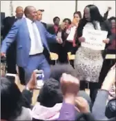  ?? PICTURE: SCREENGRAB­TWITTER ?? Brian Molefe was welcomed back to work at Eskom offices in Megawat Park with singing and dancing by fellow employees.