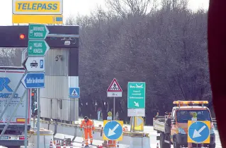  ?? (foto Sartori) ?? La rivoluzion­e Da giugno inizierann­o i lavori al casello di Verona Nord che verrà in buona parte rifatto. Ci vorrà un anno per vederli ultimati