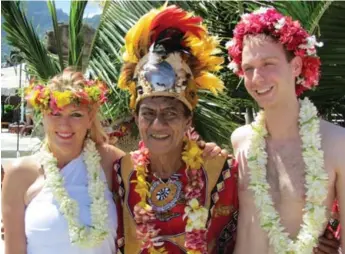  ??  ?? A planned wedding photo shoot in Tahiti that fell through led to a mock ceremony for reporter Becca Hensley.