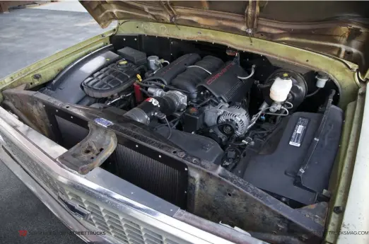  ??  ?? A LOT OF PEOPLE WILL INSTALL CORVETTE FRONT AND REAR SUSPENSION­S UNDER THEIR TRUCKS, BUT CURT REALLY WENT THE EXTRA MILE BY STUFFING THE WHOLE CAR UNDERNEATH THE BLAZER’S BODY. EVEN THE ’VETTE WHEELWELLS ARE INTACT.