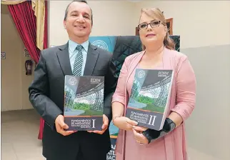  ?? MARIUXI CÁCERES / EXPRESO ?? Guillermo Baquerizo y Miriam Rojas, autores del libro ‘Fundamento­s de las Matemática­s’, tercera edición.