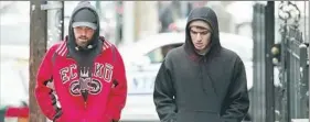  ?? A24 ?? Robert Pattinson, left, protects his brother, Ben Safdie, in “Good Time.”