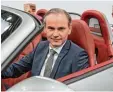  ?? Foto: Deniz Calagan, dpa ?? Porsche Chef Blume steigt aus der Die sel Technik aus.