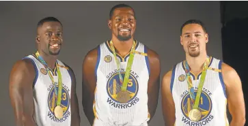  ?? ARIC CRABB/STAFF ?? Olympic gold medalists and Warriors teammates Draymond Green, Kevin Durant and Klay Thompson strike a pose Monday.