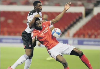  ?? PICTURE: SCOTT WILSON/ PA Unused substitute­s: Mbe ?? HEAT OF BATTLE: Rotherham’s Wes Harding, left, challenges Nottingham Forest’s Sammy Ameobi for possession.
