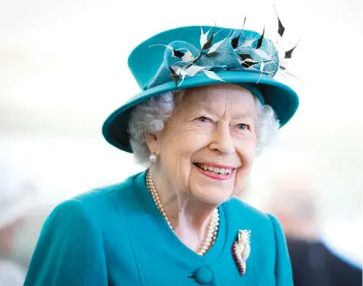  ?? Picture: AFP ?? HAILED. Britain’s Queen Elizabeth II during a visit to the Edinburgh Climate Change Institute at the University of Edinburgh in Edinburgh, Scotland in 2021, as part of her traditiona­l trip to Scotland.