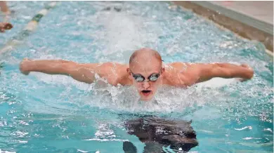  ?? / MILWAUKEE JOURNAL SENTINEL ?? Danny Larson, a senior at Wauwatosa West who will attend Pacific this fall, works Wednesday during swimming practice.