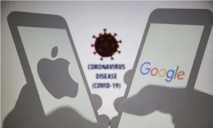  ?? Photograph: Andre M Chang/Zuma Wire/Rex/Shuttersto­ck ?? One alternativ­e proposal, backed by Apple and Google, sees every smartphone build a decentrali­sed record of only the other phones it has interacted with