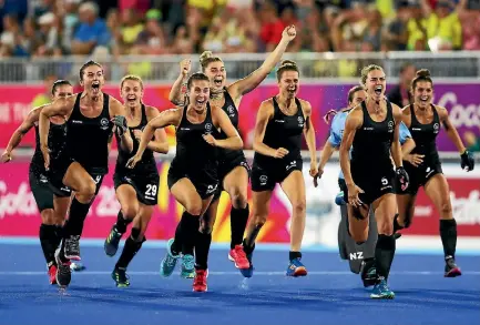  ?? GETTY IMAGES ?? Here comes the stampede. Black Sticks players celebrate their penalty shootout win over England, which secured a place in the final against Australia.
