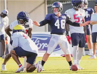  ?? Brett Coomer/Staff photograph­er ?? Texans long snapper Jon Weeks (46) is trying 16-hour fasts “to lean out, stay in shape, maintain more lean mass.” Weeks has been pleased with the results from the program.