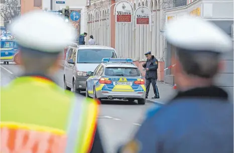  ?? FOTO: MATTHIAS BECKER ?? In der Kemptener Innenstadt wurde gestern Nachmittag ein Juwelier überfallen. Die Täter erbeuteten hochwertig­e Uhren.