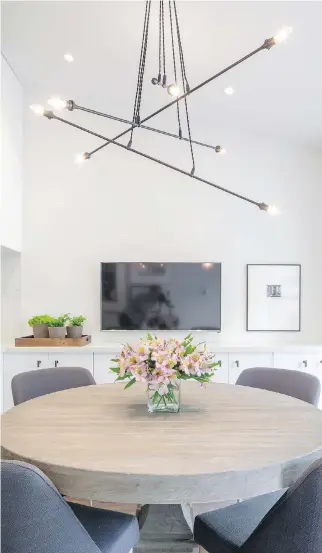  ?? VERONICA MARTIN DESIGN STUDIO ?? Add drama with lighting. Condo living doesn’t mean buying condo-size light fixtures. Think of your eye level space as an opportunit­y to create drama and don’t be scared of bold designs.