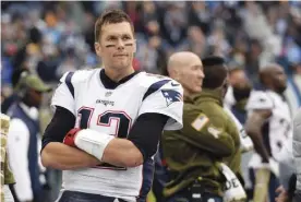  ??  ?? Tom Brady ha batallado durante toda su carrera cuando visita a los Delfines.