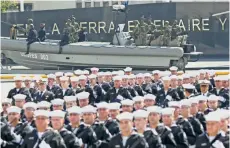  ??  ?? El trabajo que realizan los soldados y los marinos ha sido esencial para garantizar el orden, la paz y la tranquilid­ad, dijo el Jefe del Ejecutivo.