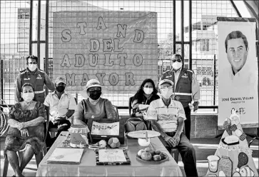  ?? ?? •
En un evento para adultos mayores, una imagen del prefecto de Santa Elena, José Villao.