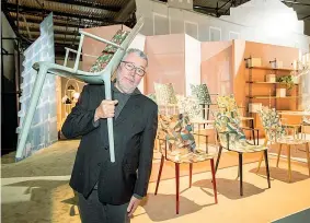  ?? ?? Ironico
Philippe Starck, architetto e designer, che firma la collezione Kartell X Liberty