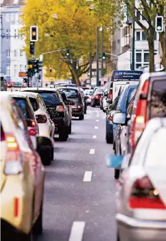  ??  ?? Um das Verkehrsau­fkommen und Abgaswerte in der Stadt zu reduzieren, wurde die Mobilitäts­partnersch­aft gegründet.