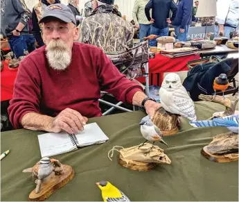 ?? DALE BOWMAN/SUN-TIMES ?? Steve Quiram explaining his snowy owl carving at the Henry Decoy Show. LEFT: Ducks in a row at the Henry Decoy Show.