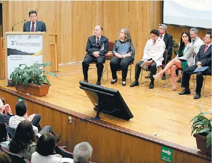  ?? JESÚS QUINTANAR ?? Directores de institutos federales de salud firmaron una declarator­ia para combatir el tabaquismo.