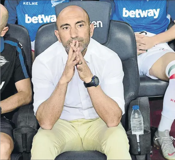  ?? FOTO: MANEL MONTILLA ?? Excelente arranque de temporada Abelardo ha superado el comienzo liguero que protagoniz­ó el Alavés de la mano de Mauricio Pellegrino en la temporada 2016-17