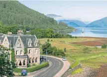  ??  ?? The Ballachuli­sh Hotel on the banks of Loch Linnhe