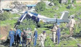  ?? PTI ?? The helicopter that crashed while taking off from Badrinath in Uttarakhan­d on Saturday.