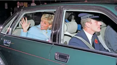  ?? TIM GRAHAM (GETTY) ?? Stephen Davies, al volante del coche de Diana de Gales en 2006.