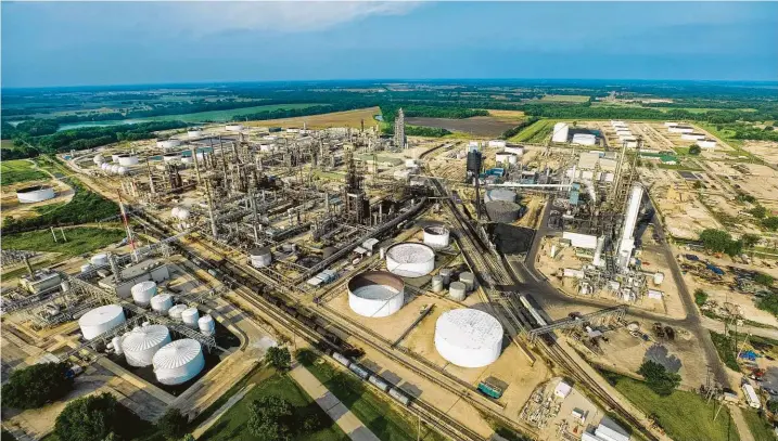  ?? CVR Energy ?? CVR Energy operates an oil refinery in Coffeyvill­e, Kan. “We were able to convert in a reasonably good market,” CEO Dave Lamp says.