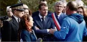  ??  ?? Emmanuel Macron, ici avec le préfet Alain Thierion et le maire de Villalier, Michel Zoccarato, est venu à la rencontre des sinistrés hier. (Photo EPA)