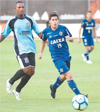  ?? GILVAN DE SOUZA / FLAMENGO ?? Conca em ação no jogo-treino com o time do Mesquita: irritado por não ser sido relacionad­o contra o Botafogo