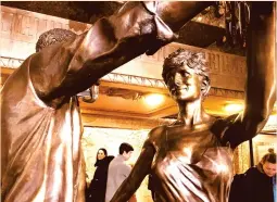  ??  ?? The statue of Princess Diana and Dodi Al-Fayed has been on display at London’s Harrods since 2005. (AN photo)