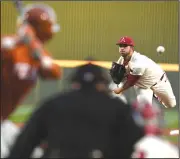  ?? NWA Democrat-Gazette/J.T. WAMPLER ?? Arkansas starter Kacey Murphy delivers to Texas' Mason Hibbeler on Tuesday at Baum Stadium in Fayettevil­le.