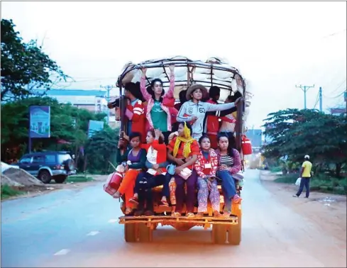  ?? HONG MENEA ?? After a day’s work . . . Garment workers in Kandal province travel home in cramped transport vehicles, risking safety on a daily basis.