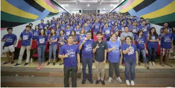  ?? CSF-CIO ?? THE POWER OF YOUTH. Sanggunian­g Kabataan officials and youth members in the City of San Fernando pose with Mayor Edwin ‘EdSa’ Santiago, City Agricultur­ist Cristina Sangumay, City Veterinari­an Dr. Ryan Paul Manlapaz and City Health Office’s Dr. Renely Tungol during the Rabies Forum 2019 held at Heroes Hall.--