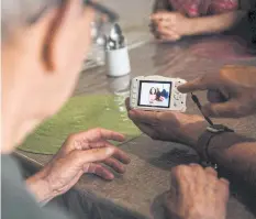  ?? AFP ?? This May 9 picture shows an Alzheimer’s patient living in Arles, southeaste­rn France, taking part in a photograph­y workshop aimed at stimulatin­g his interactiv­ity.