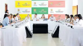  ?? CARLOS GRATEROL ?? Los gobernador­es durante la reunión con la ministra de Minas, en Cartagena.