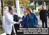  ??  ?? Ministrja e Shëndetësi­së dhe Mbrojtjes Sociale, Ogerta Manastirli­u gjatë vizitës së djeshme në spitalin e Peshkopisë