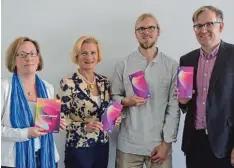  ?? Foto: Adrian Bauer ?? Auch die Uni Augsburg ist beim Festival vertreten (von links) Julia von Hayek, Kultur büroleiter­in Ursula Off Melcher, Matthias Binapfel und Professor Dr. Jeffrey Wimmer.