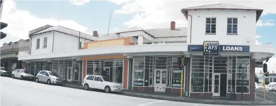  ??  ?? COMMERCIAL. This large property which boasts retail, restaurant, office and residentia­l space in the heart of Heidelberg will be auctioned on June 7.