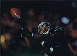  ?? JOSE CARLOS FAJARDO — BAY AREA NEWS GROUP, FILE ?? Former Raiders wide receiver Javon Walker drops a pass while playing against the Panthers in the first quarter of their 2008 game at the Coliseum in Oakland.