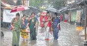  ?? PTI ?? Heavy rain battered Kolkata and its adjoining districts on Monday morning.