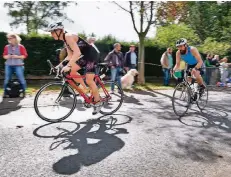  ?? RP-FOTO: A. BLAZY ?? Besonders am Hauser Ring ist für die Triathlete­n Kondition gefragt.