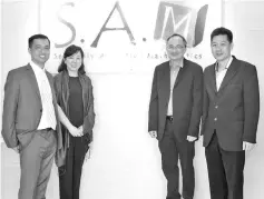  ??  ?? Liew (first from right), Gan (second from right), Cheong (first from left) and Dora (second from left) at the new S.A.M centre in Tawau.