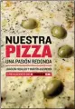  ??  ?? REDONDA PA S I Ó NJoaquín Hidalgo y Martín Auzmendi reunieron en “Nuestra pizza” siete años de trabajo con pizzeros en un racconto de la historia de la pizza local (Planeta).