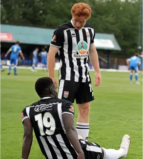  ??  ?? Tom Smith supports teammate Mo Touray who had to go off injured