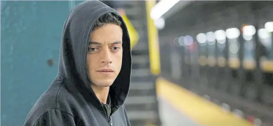  ??  ?? Ermitaño. Así es el personaje que compone Malek, el actor de la serie “Mr. Robot”, en este filme que no se estrenó en los cines de la Argentina.