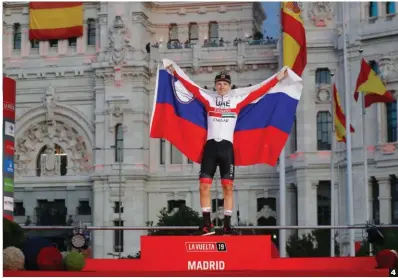  ??  ?? 4 Podio en su primera grande.
No estaba previsto que la disputara... y el jovencísim­o corredor del UAE acabó tercero en Madrid.