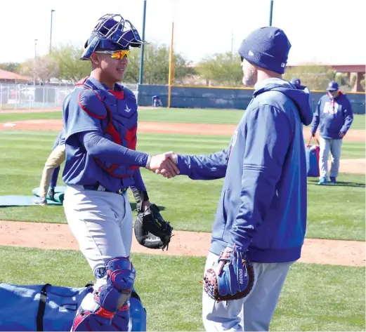  ?? JOHN ANTONOFF/FOR THE SUN-TIMES ?? Special assistant David Ross (right) introduces himself to Cubs catching prospect Miguel Amaya on Tuesday in Mesa, Ariz.