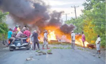  ?? CÉSAR JIMÉNEZ ?? Parte de las protestas que se produjeron en San Francisco de Macorís, luego del fallo de los jueces. Los munícipes han reaccionad­o indignados con la condena de Marlin Martínez.