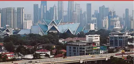  ?? BERNAMA PIC ?? Kuala Lumpur records better air quality following a downpour yesterday.